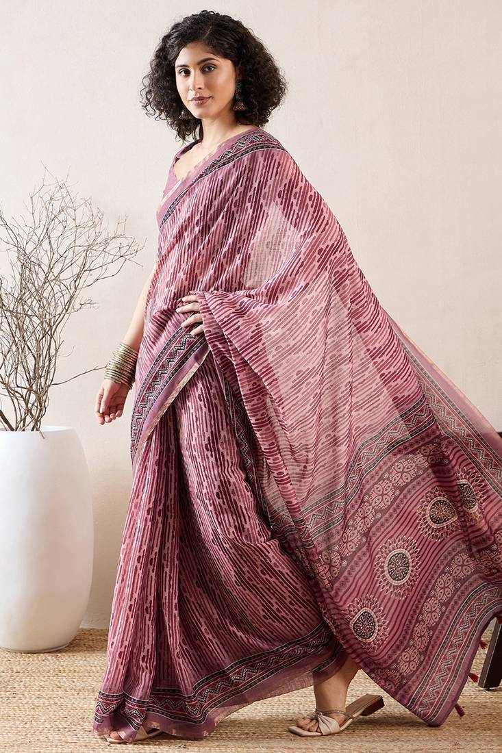 women mauve linen blend geometric printed saree