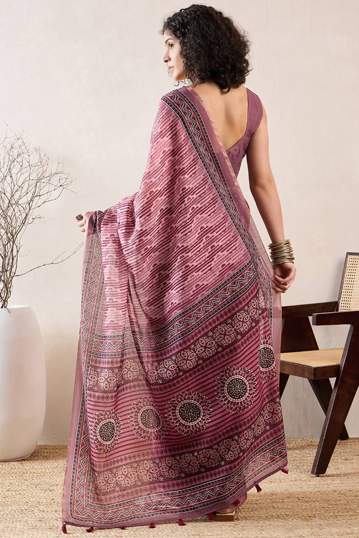 women mauve linen blend geometric printed saree