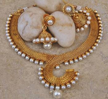 Pearl necklace set with jhumkas 1