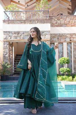 Alluring Green Chanderi Suit Set 1