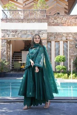 Alluring Green Chanderi Suit Set 3