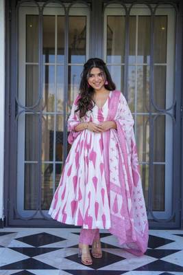 Hazzle Purple Cotton Printed kurta Suit Set 5