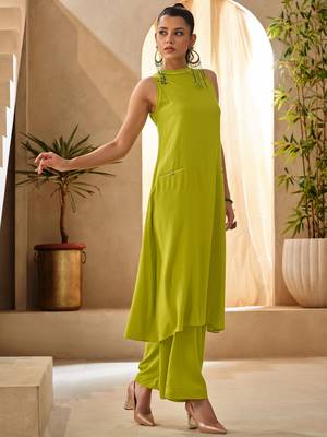 Green halter neck kurta and culottes set with front pocket 2