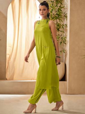 Green halter neck kurta and culottes set with front pocket 3