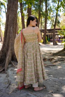 Green Cotton Printed Kurta Suit Set 4