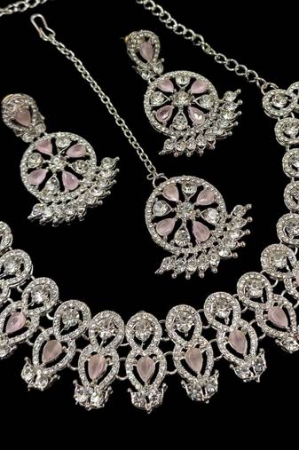 Neacklesh  set .moti  ,kundan