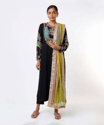 Black embroidered kurta set 1