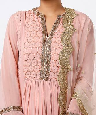 Blush pink embroidered anarkali set 4