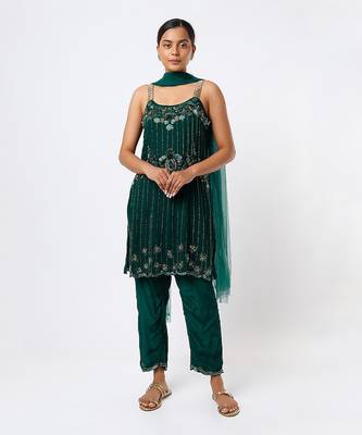 Emerald green hand embroidered kurta set 1