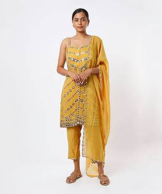 Mustard hand embroidered kurta set 1