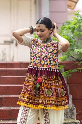 Off-white embroidered Navratri kedia with off-white tulip pant. Elegant outfit for Navratri festival. 5