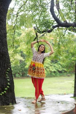 Off-white embroidered Navratri kedia with red tulip pant Traditional Navratri Women Wear Festive kedia outfit. 3
