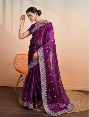 green organza woven saree with unstitched blouse piece 5