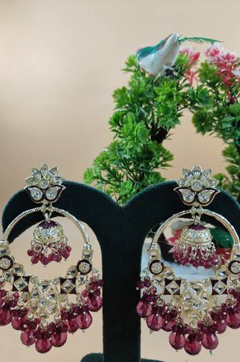   Traditional earrings for wo  and girls