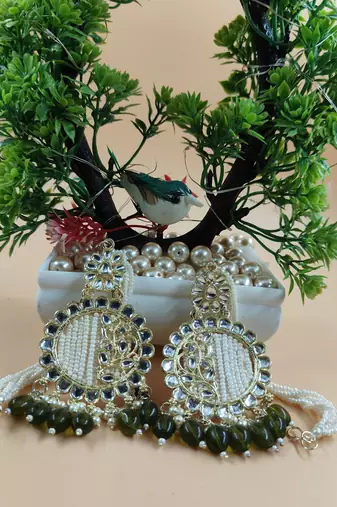   Traditional earrings for wo  and girls