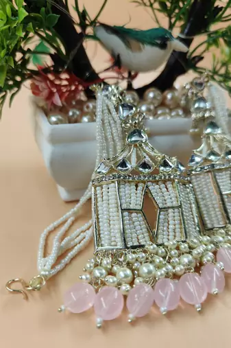   Traditional earrings for wo  and girls