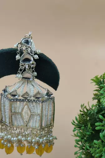   Traditional earrings for wo  and girls