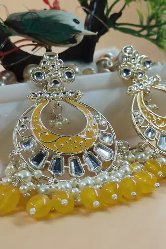   Traditional earrings for wo  and girls