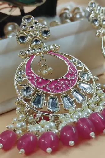   Traditional earrings for wo  and girls