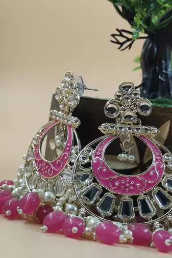   Traditional earrings for wo  and girls