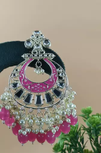   Traditional earrings for wo  and girls