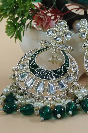   Traditional earrings for wo  and girls