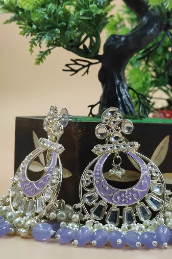   Traditional earrings for wo  and girls