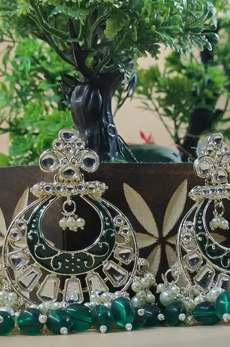   Traditional earrings for wo  and girls