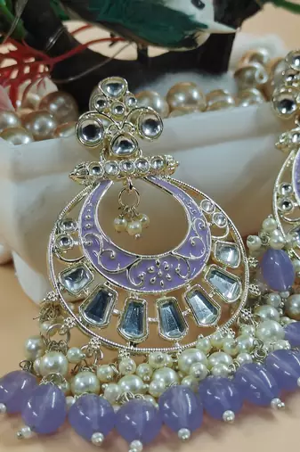   Traditional earrings for wo  and girls