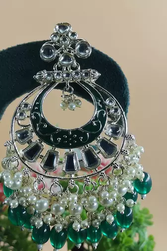   Traditional earrings for wo  and girls