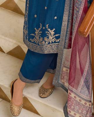 Vredevogel  viscose self jacquard women kurta and trouser duppata set 4