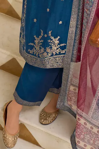 Vredevogel  viscose self jacquard women kurta and trouser duppata set