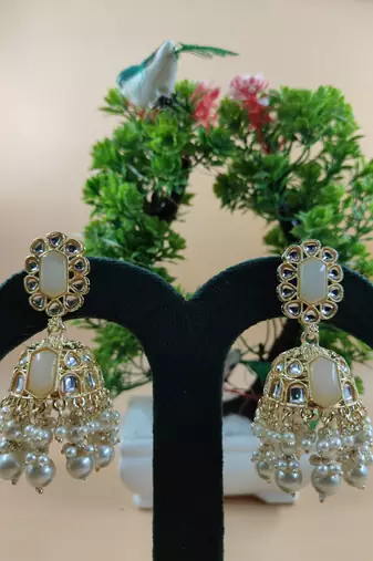   Traditional Jhumki Earrings For Wo 's