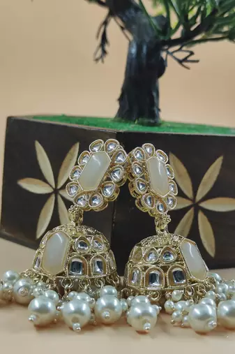   Traditional Jhumki Earrings For Wo 's