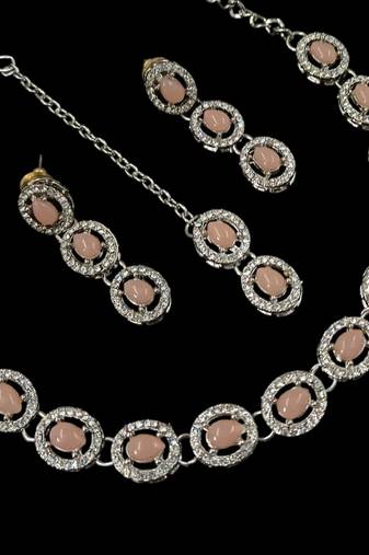 Neacklesh  set .moti  ,kundan