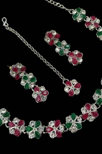 Neacklesh  set .moti  ,kundan
