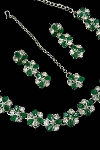 Neacklesh  set .moti  ,kundan