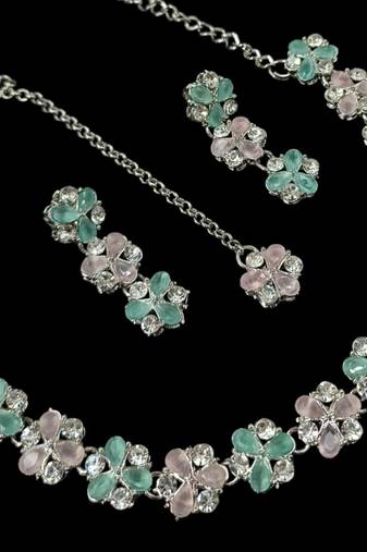 Neacklesh  set .moti  ,kundan