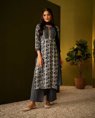 Dresoul floral printed straight kurta with palazzos & dupatta 2