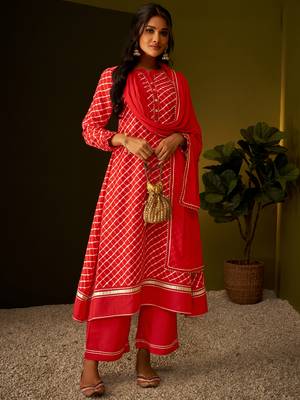 Dresoul checked regular kurta with sharara & dupatta 4