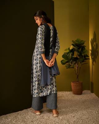 Dresoul floral printed straight kurta with palazzos & dupatta 4