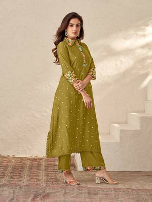 Dresoul floral embroidered regular thread work kurta with palazzos 3