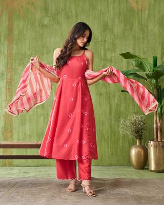 Dresoul dyed regular square neck sleeveless straight kurta with pyjama & dupatta 1