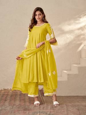 Dresoul floral embroidered regular thread work kurta with palazzos & with dupatta 1