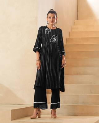 Black vertical foil print embroidered viscose kurta set 1