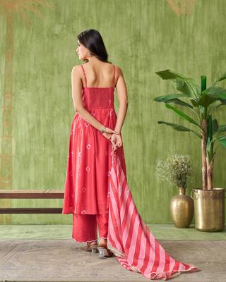 Dresoul dyed regular square neck sleeveless straight kurta with pyjama & dupatta 2