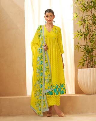 Dresoul floral printed v neck sleeveles kurta with palazzos & with dupatta 1