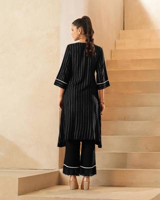 Black vertical foil print embroidered viscose kurta set 2