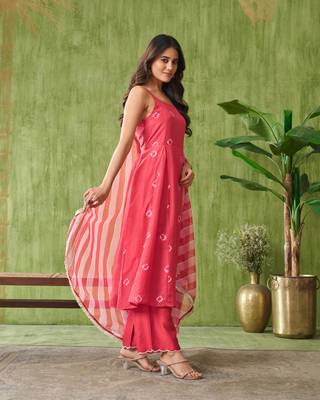 Dresoul dyed regular square neck sleeveless straight kurta with pyjama & dupatta 3