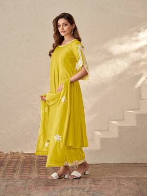 Dresoul floral embroidered regular thread work kurta with palazzos & with dupatta 4